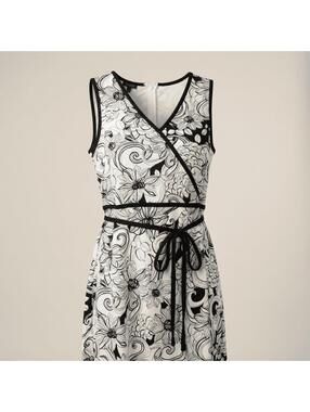 Talbots Dress Size 10 V Neck Black And White Floral Sleeveless Summer Dress